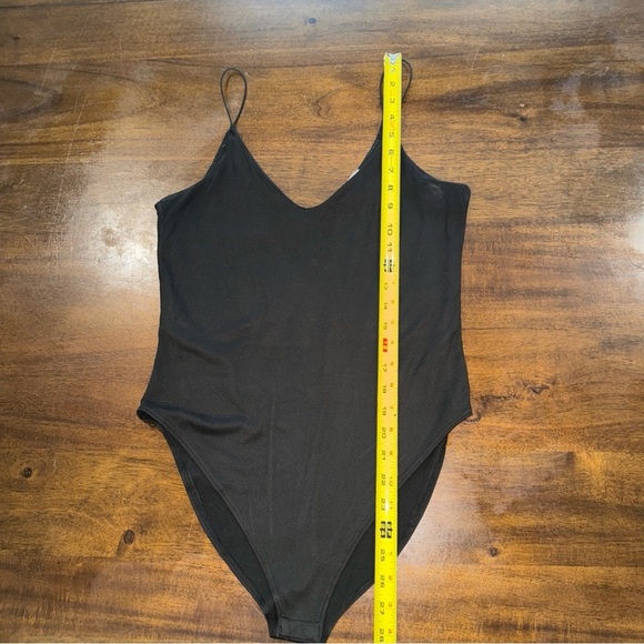 Gaze Womens Bodysuit Size M Black V-Neck Thin Strap Sleeveless Stretch - Picture 8 of 9